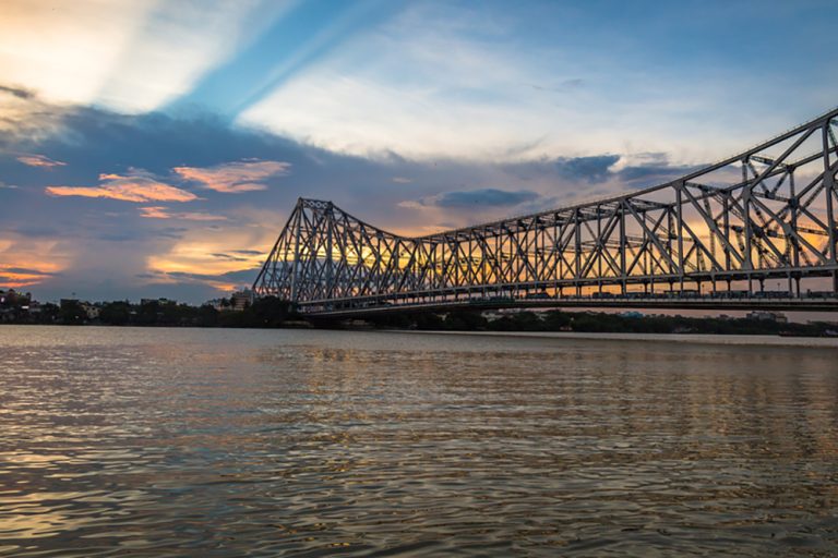 Howrah,Bridge,At,Kolkata,On,River,Hooghly,With,Moody,Sunset